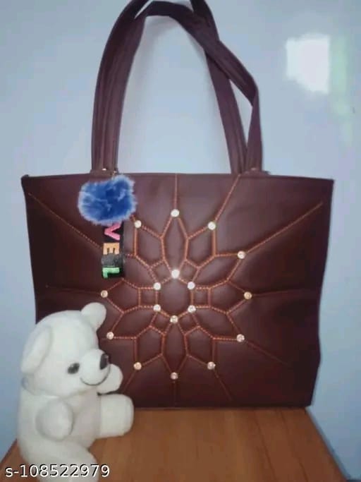 WOMAN SELLING BAG  AND ONE TADDY FREE TRANDING STYLISH BAG @theflipzon.com