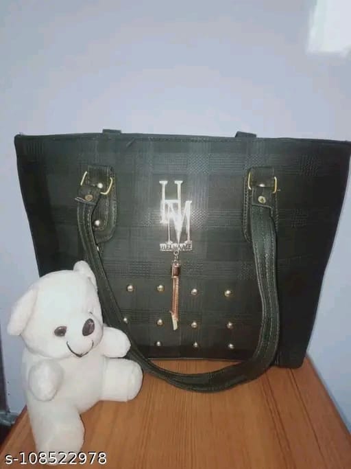 WOMAN SELLING BAG  AND ONE TADDY FREE TRANDING STYLISH BAG @theflipzon.com